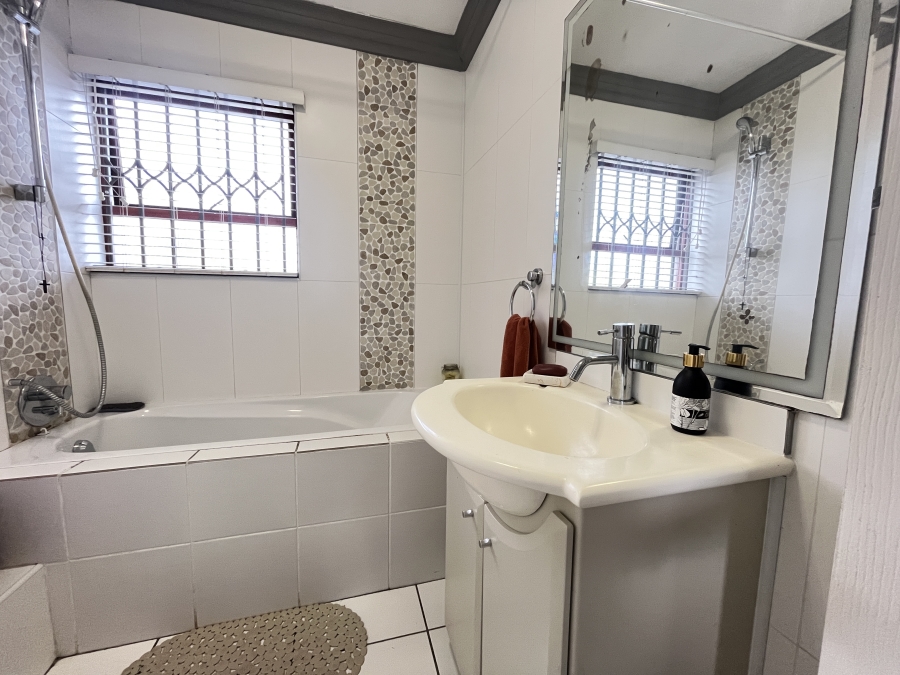 2 Bedroom Property for Sale in Parklands Western Cape
